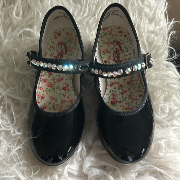 Girls, black pattern tap shoes by CAPEZIO size 13 1/2 M - Picture 2 of 9